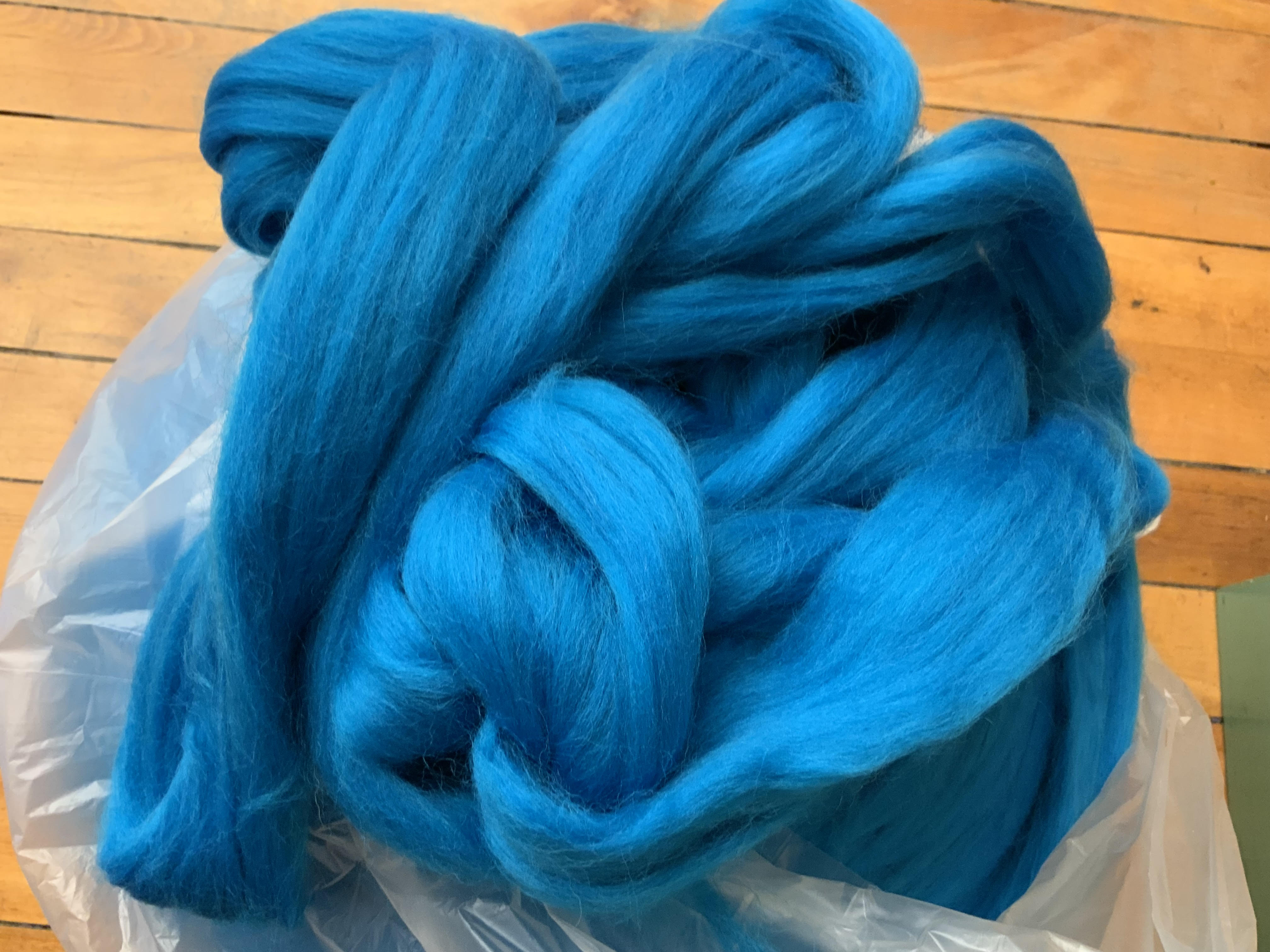 100% Corriedale Wool Dyed Top - 4 oz (115 g) - Blue